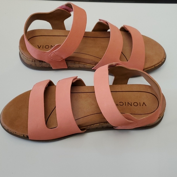 NWT Vionic Colleen Leather Sandal, size 9.5 - Picture 4 of 11